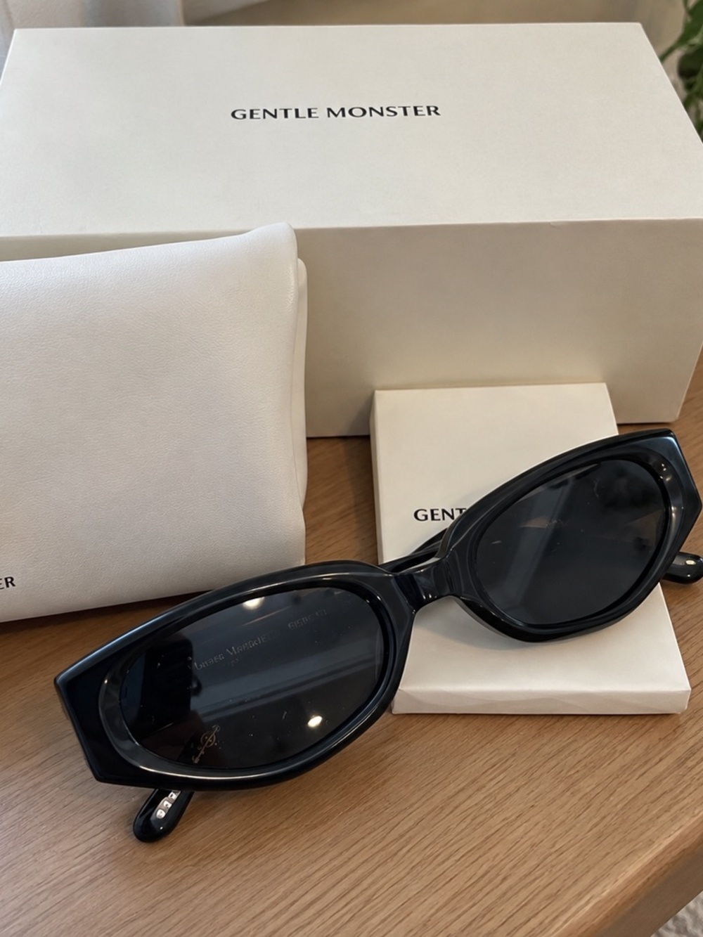 GENTLE MONSTER Black Cat-Eye Sunglasses